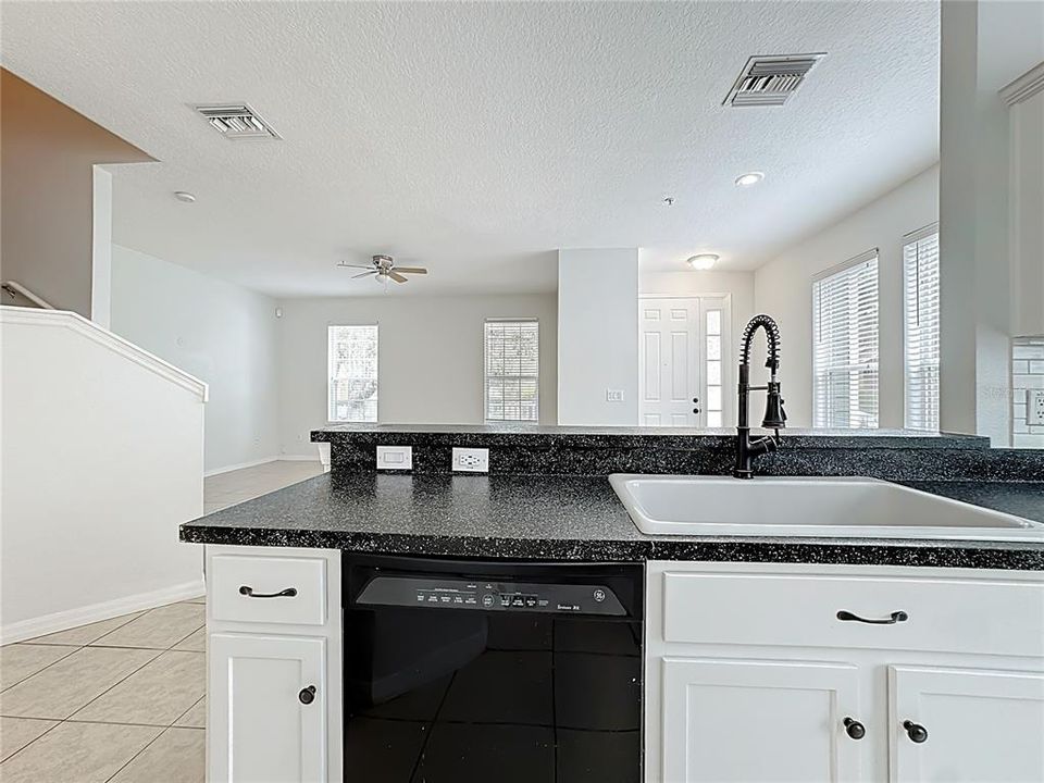 待售: $354,900 (3 贝兹, 2 浴室, 1614 平方英尺)