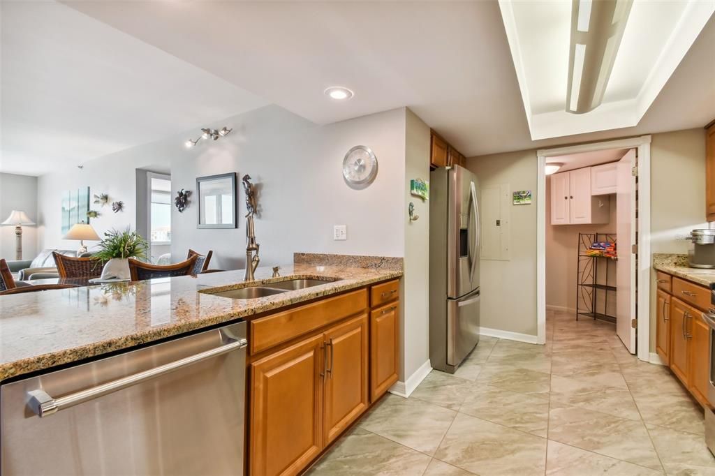 待售: $450,000 (2 贝兹, 2 浴室, 1250 平方英尺)