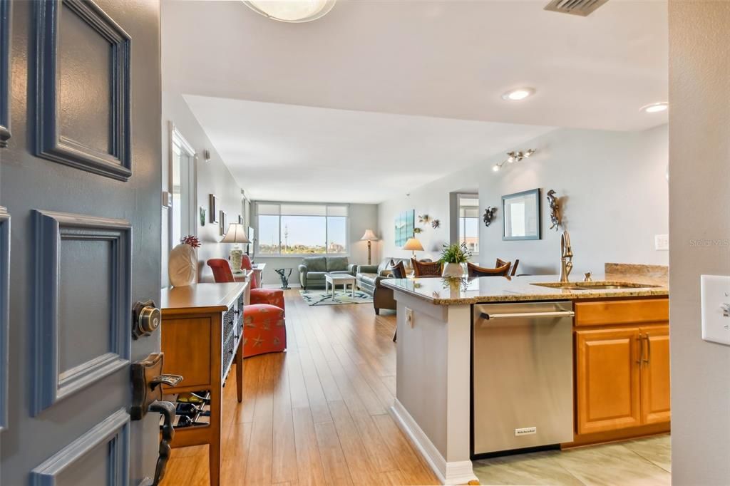 待售: $450,000 (2 贝兹, 2 浴室, 1250 平方英尺)