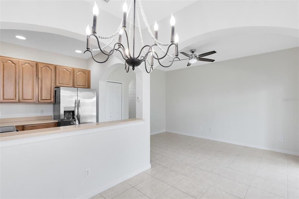 For Sale: $285,000 (2 beds, 2 baths, 1306 Square Feet)