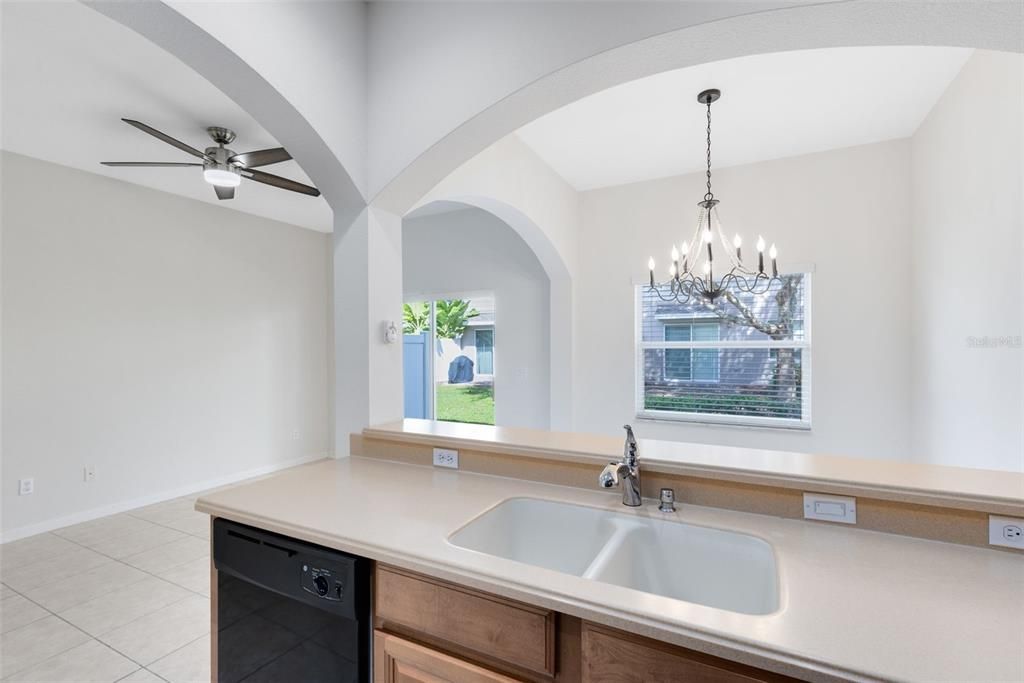 For Sale: $285,000 (2 beds, 2 baths, 1306 Square Feet)