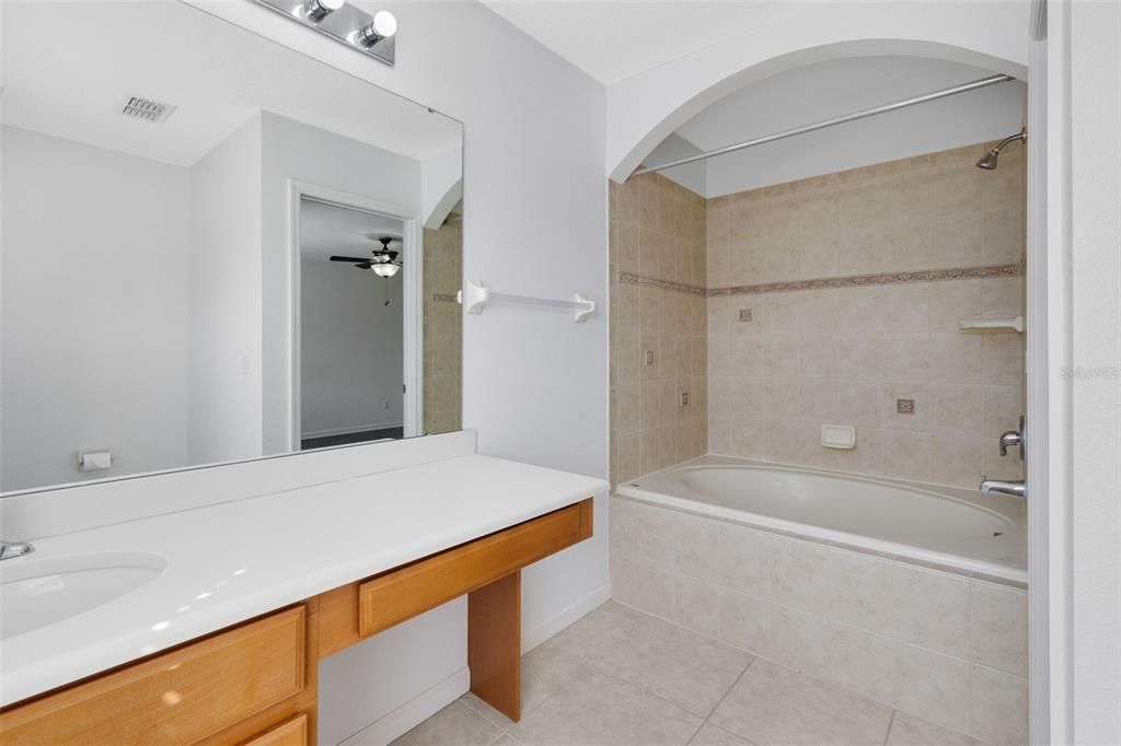 For Sale: $285,000 (2 beds, 2 baths, 1306 Square Feet)