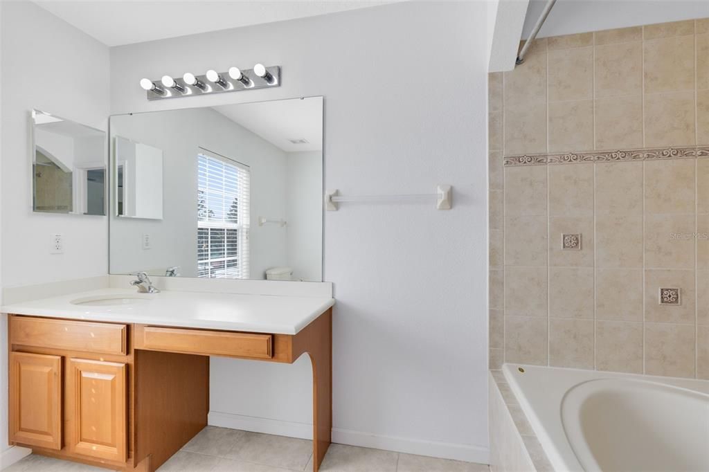 For Sale: $285,000 (2 beds, 2 baths, 1306 Square Feet)