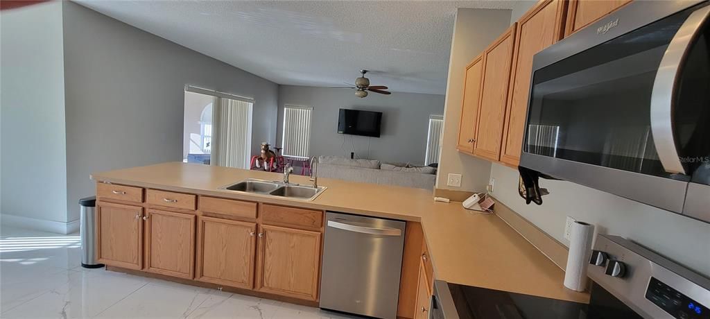 For Sale: $460,000 (4 beds, 2 baths, 2847 Square Feet)