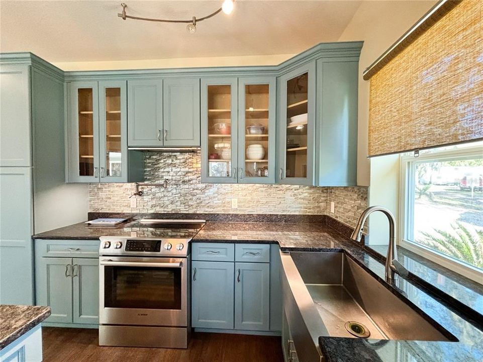 For Rent: $2,850 (3 beds, 2 baths, 1717 Square Feet)