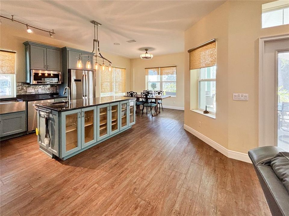 For Rent: $2,850 (3 beds, 2 baths, 1717 Square Feet)