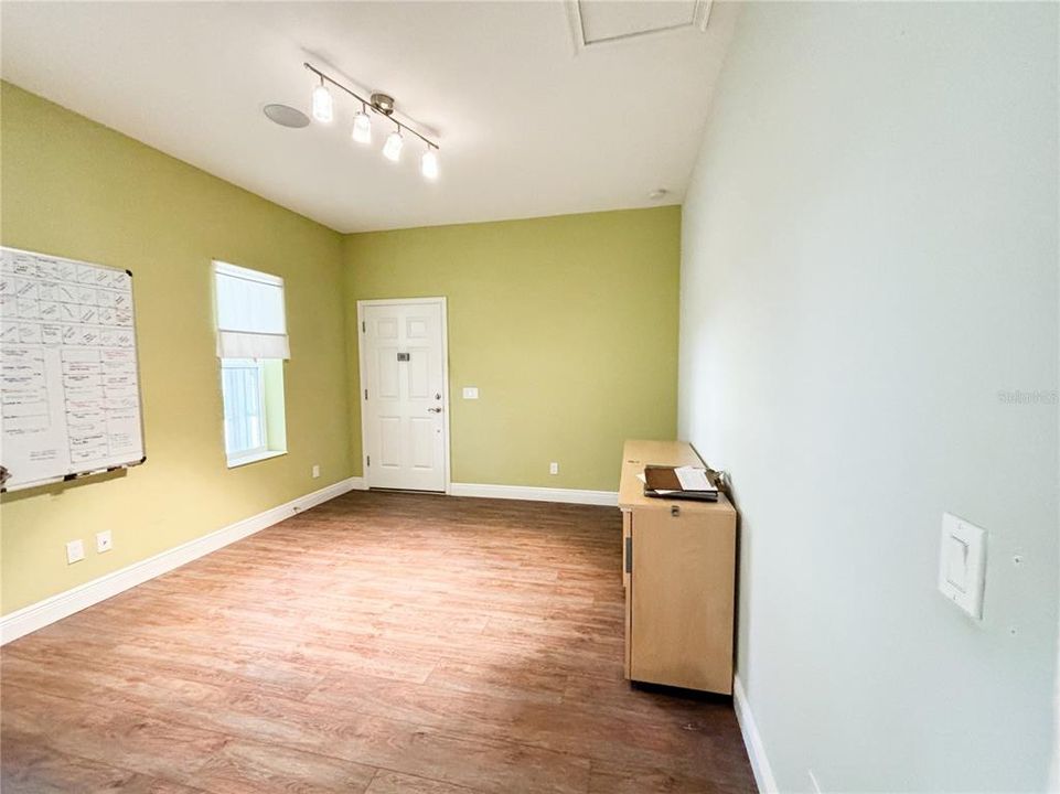 For Rent: $2,850 (3 beds, 2 baths, 1717 Square Feet)