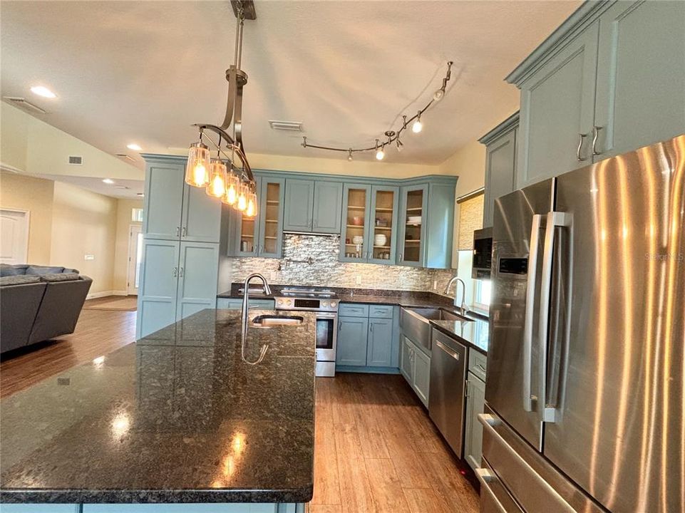 For Rent: $2,850 (3 beds, 2 baths, 1717 Square Feet)