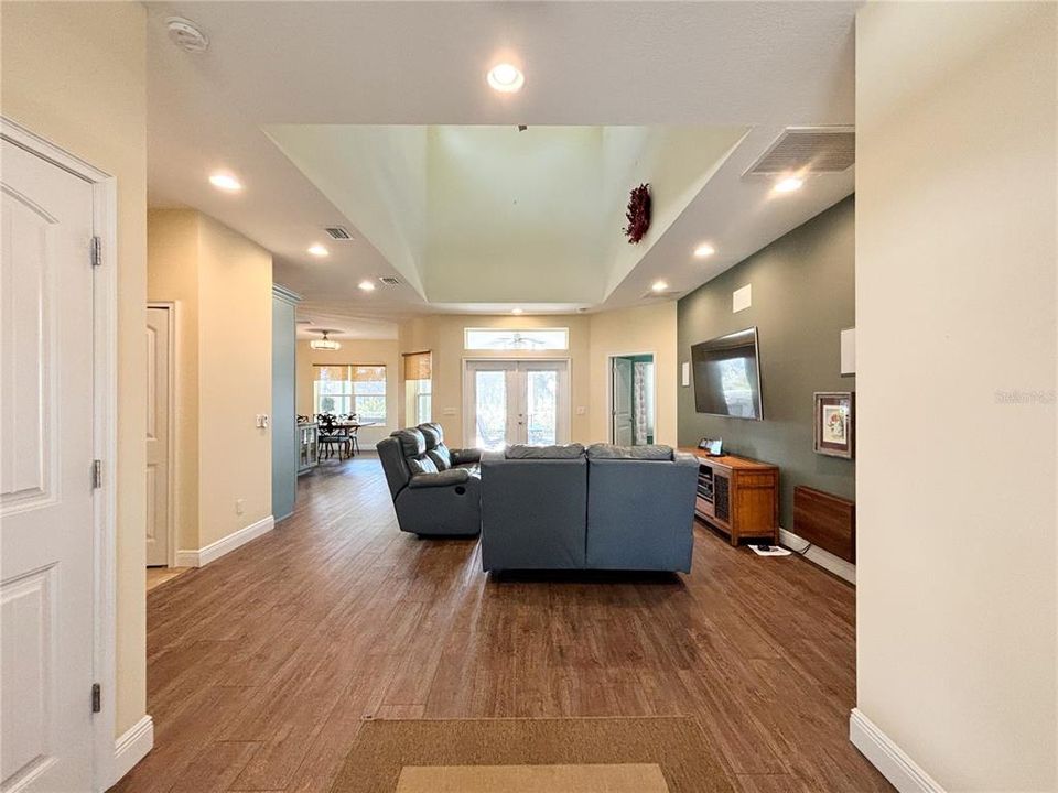 For Rent: $2,850 (3 beds, 2 baths, 1717 Square Feet)