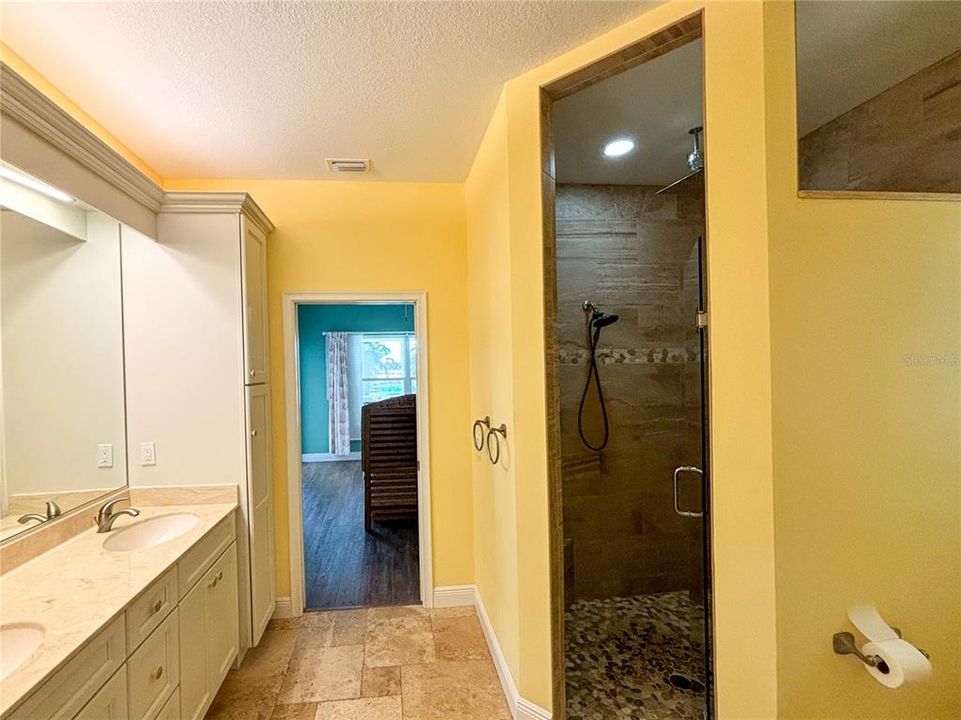 For Rent: $2,850 (3 beds, 2 baths, 1717 Square Feet)