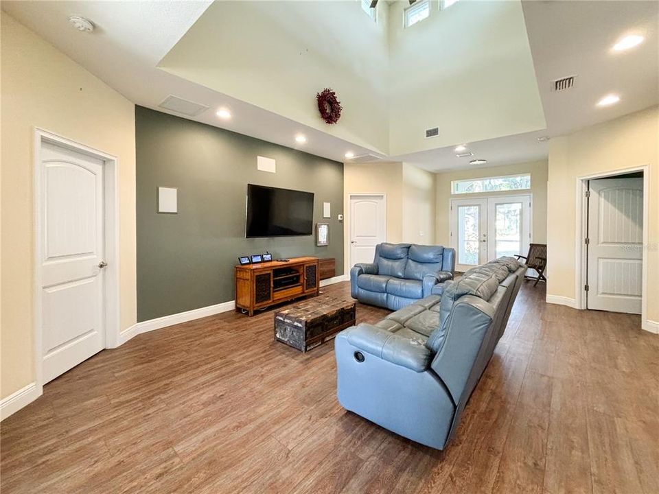 For Rent: $2,850 (3 beds, 2 baths, 1717 Square Feet)