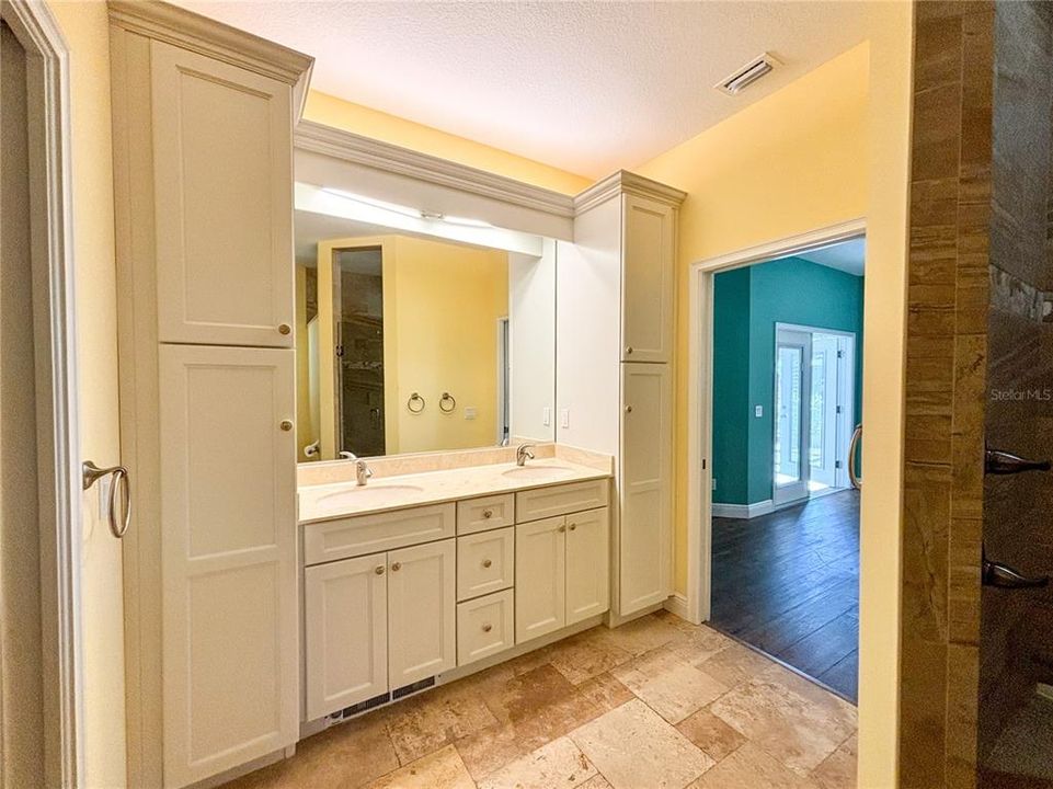 For Rent: $2,850 (3 beds, 2 baths, 1717 Square Feet)