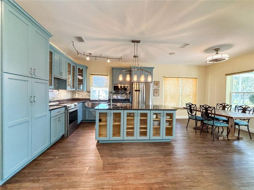 For Rent: $2,850 (3 beds, 2 baths, 1717 Square Feet)