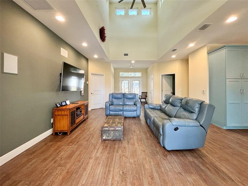 For Rent: $2,850 (3 beds, 2 baths, 1717 Square Feet)