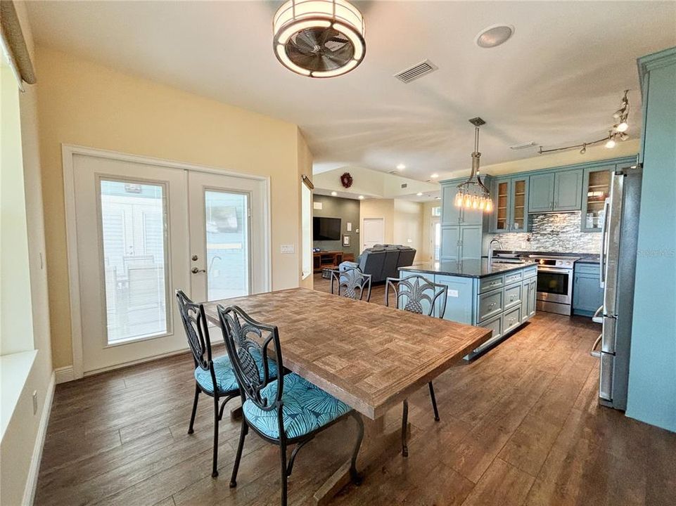 For Rent: $2,850 (3 beds, 2 baths, 1717 Square Feet)