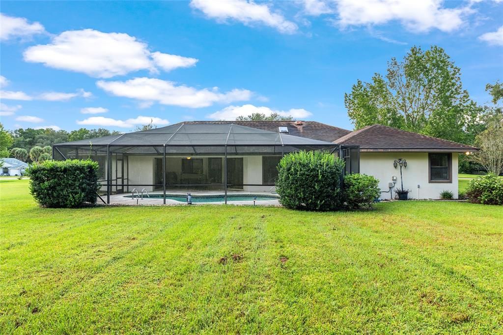 合同活跃: $440,000 (3 贝兹, 2 浴室, 2301 平方英尺)