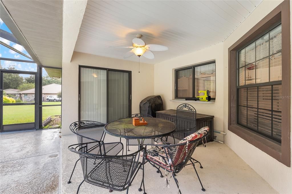 合同活跃: $440,000 (3 贝兹, 2 浴室, 2301 平方英尺)