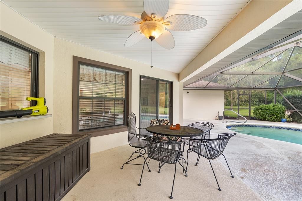 合同活跃: $440,000 (3 贝兹, 2 浴室, 2301 平方英尺)