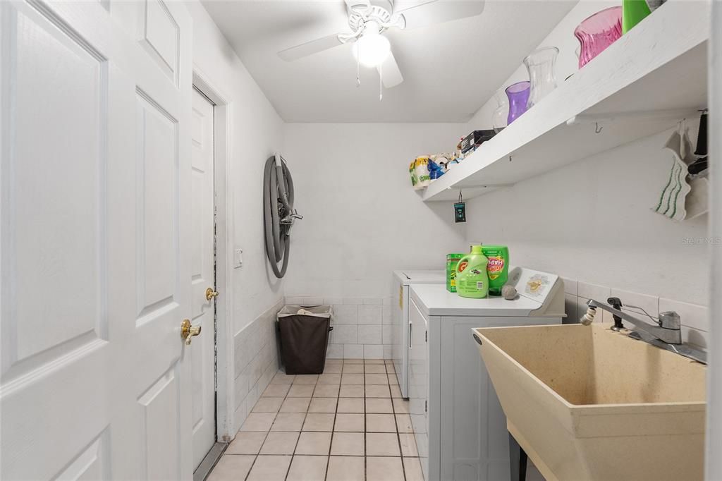 合同活跃: $440,000 (3 贝兹, 2 浴室, 2301 平方英尺)