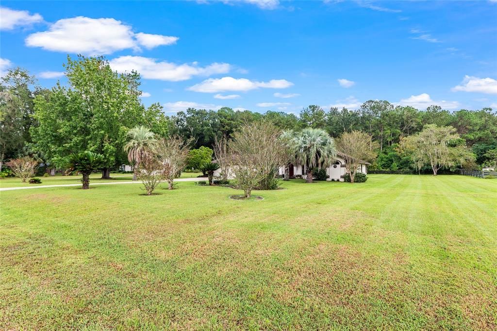 合同活跃: $440,000 (3 贝兹, 2 浴室, 2301 平方英尺)