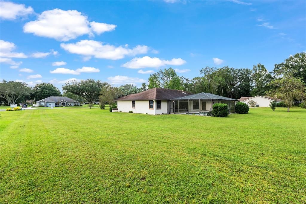 合同活跃: $440,000 (3 贝兹, 2 浴室, 2301 平方英尺)