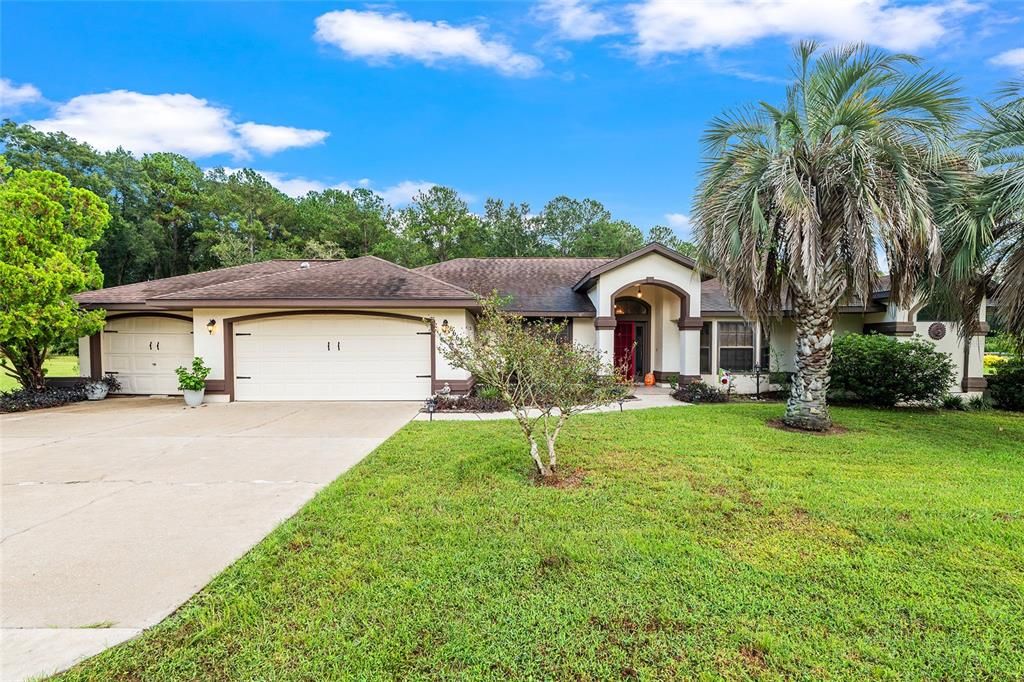 合同活跃: $440,000 (3 贝兹, 2 浴室, 2301 平方英尺)