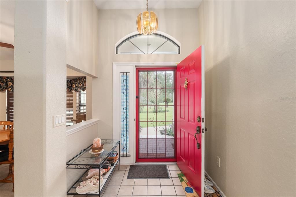 合同活跃: $440,000 (3 贝兹, 2 浴室, 2301 平方英尺)