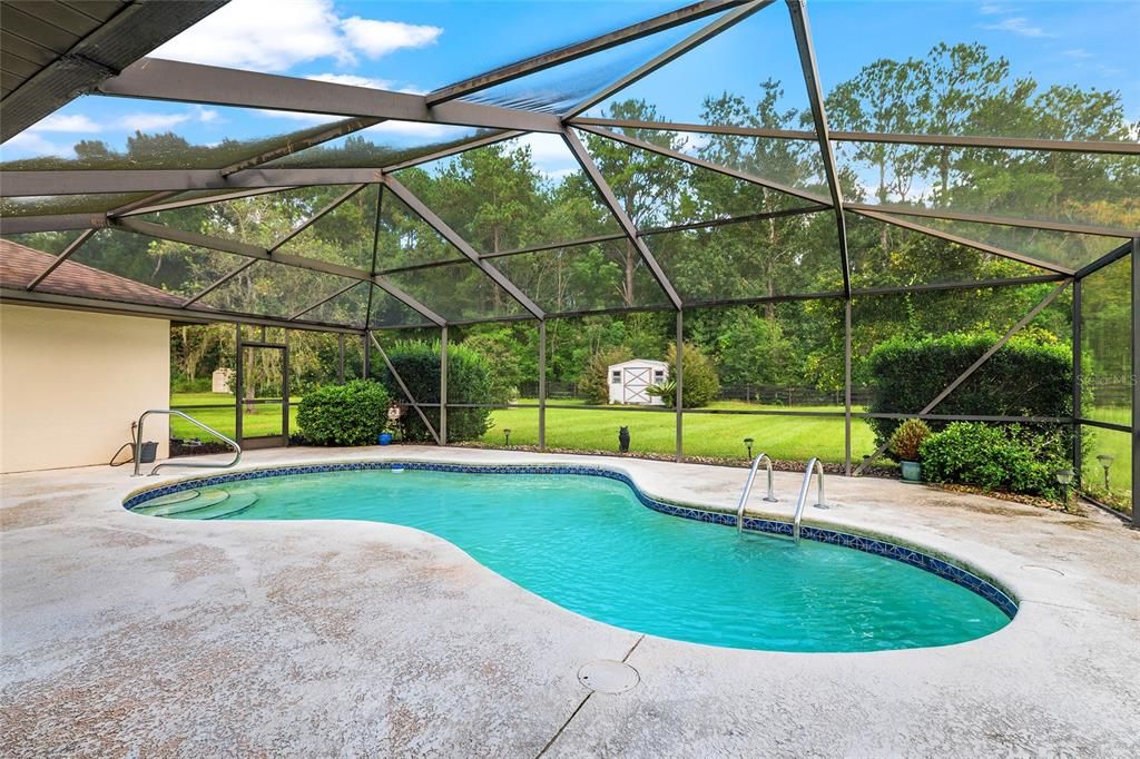 合同活跃: $440,000 (3 贝兹, 2 浴室, 2301 平方英尺)