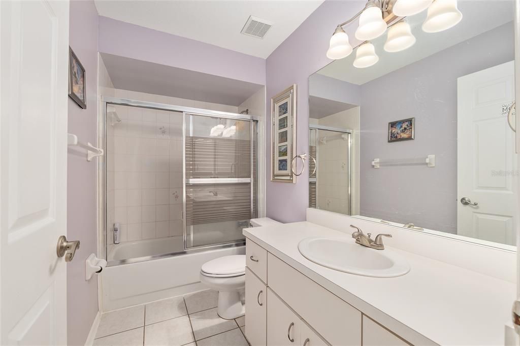 合同活跃: $440,000 (3 贝兹, 2 浴室, 2301 平方英尺)