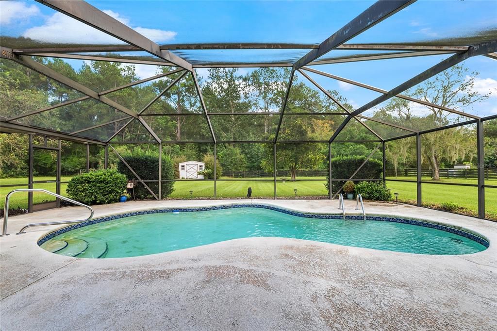 合同活跃: $440,000 (3 贝兹, 2 浴室, 2301 平方英尺)