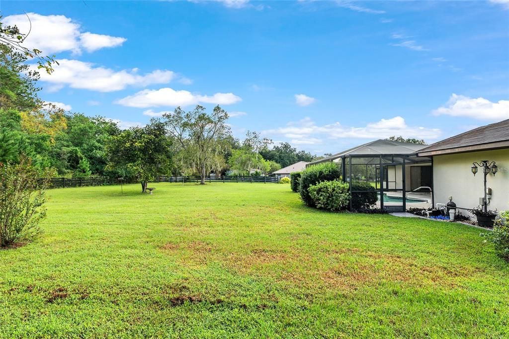 合同活跃: $440,000 (3 贝兹, 2 浴室, 2301 平方英尺)