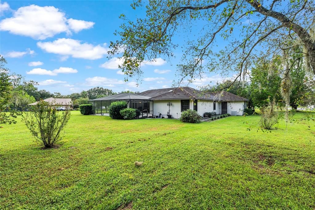 合同活跃: $440,000 (3 贝兹, 2 浴室, 2301 平方英尺)