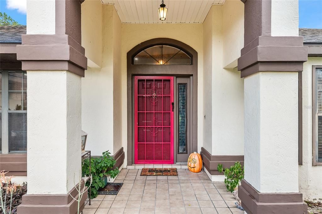 合同活跃: $440,000 (3 贝兹, 2 浴室, 2301 平方英尺)