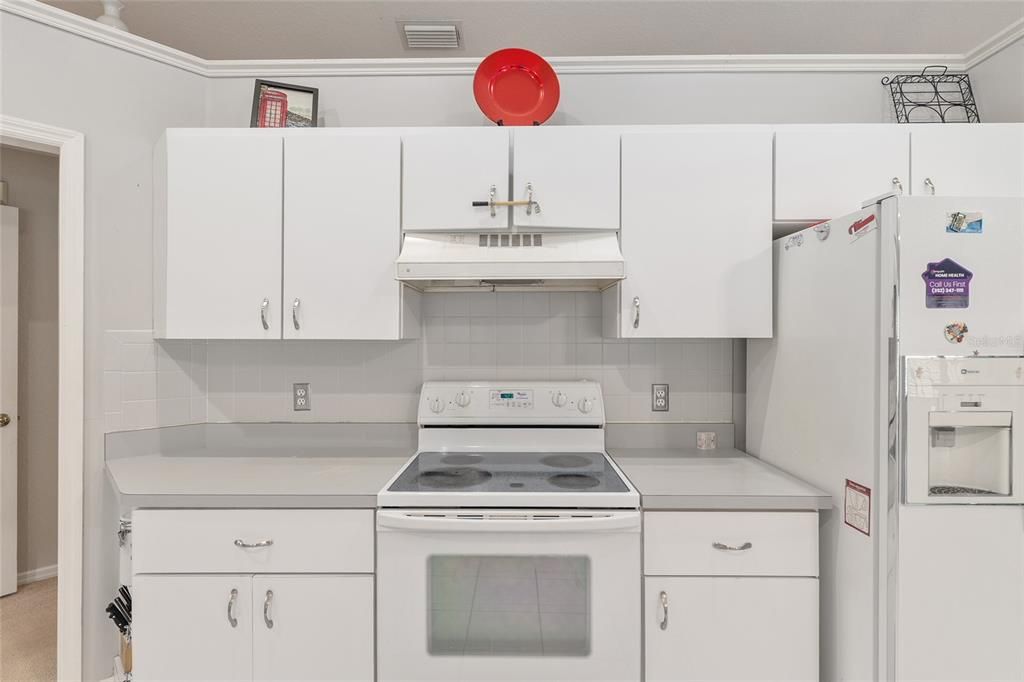 合同活跃: $440,000 (3 贝兹, 2 浴室, 2301 平方英尺)