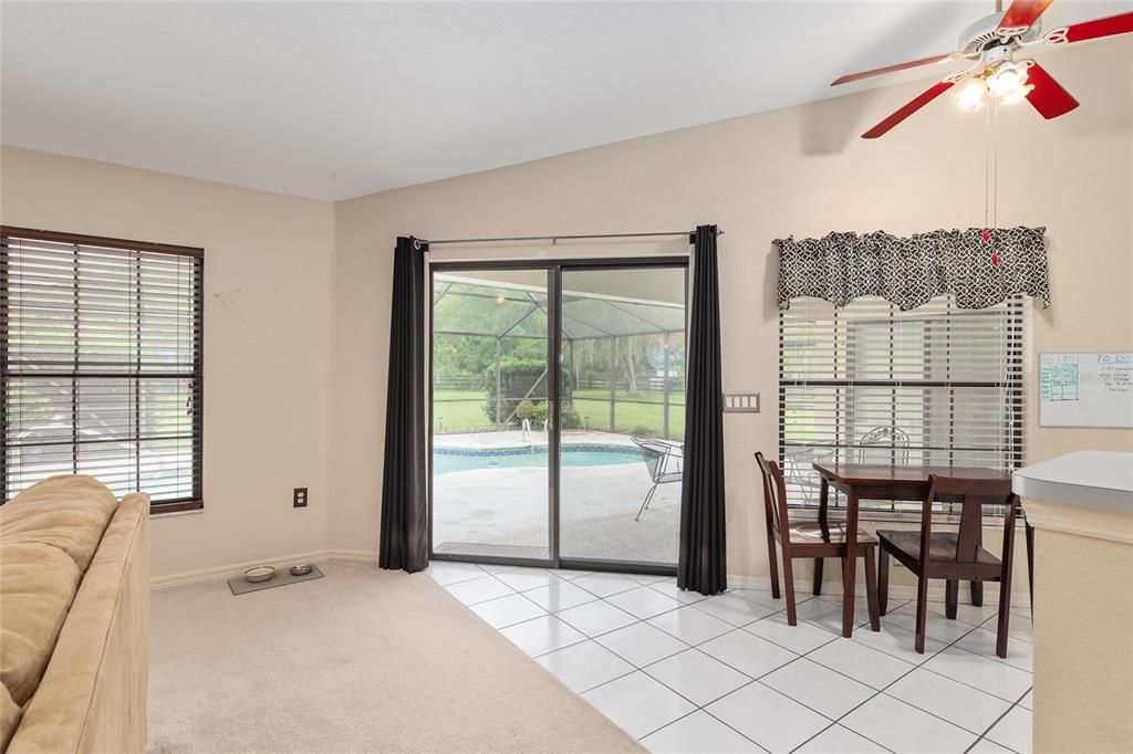 合同活跃: $440,000 (3 贝兹, 2 浴室, 2301 平方英尺)