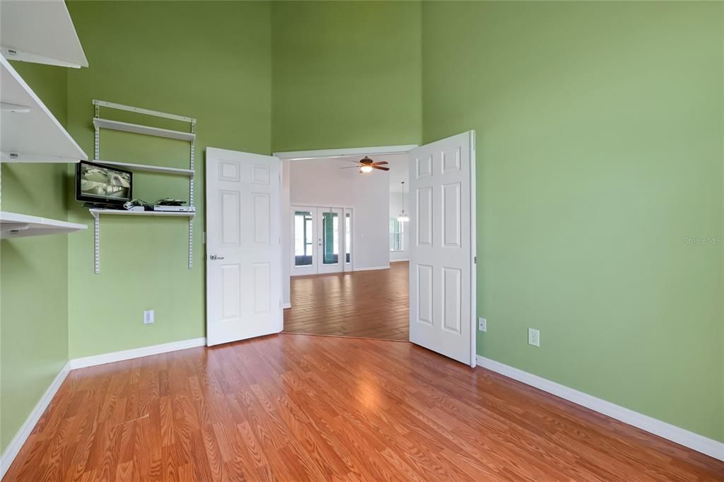 For Sale: $409,900 (3 beds, 2 baths, 1949 Square Feet)