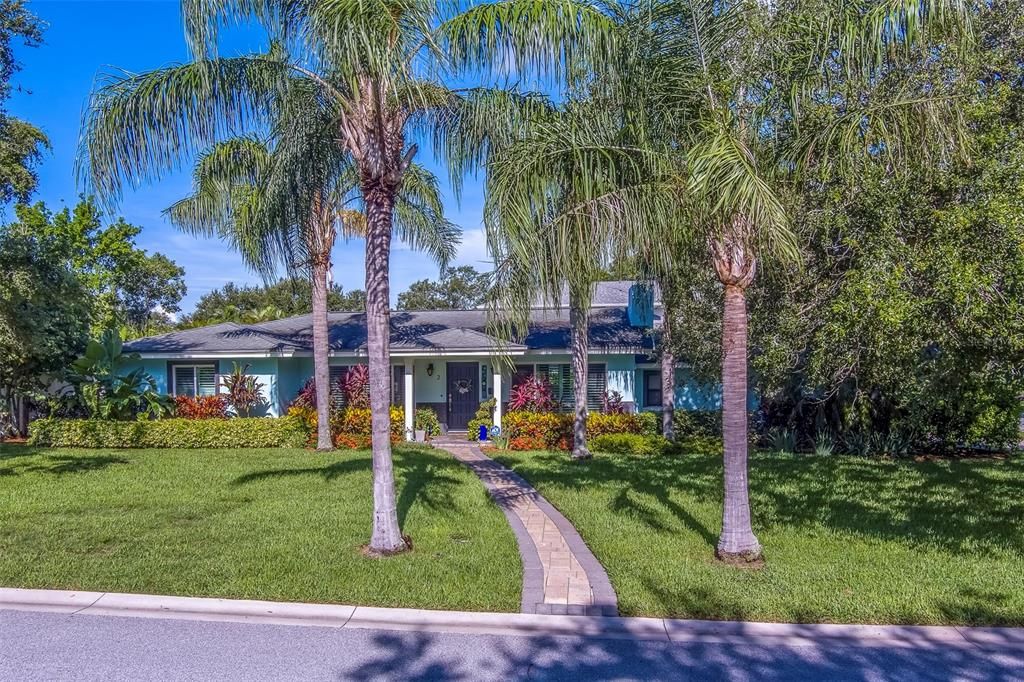 Recently Rented: $3,600 (3 beds, 2 baths, 1620 Square Feet)