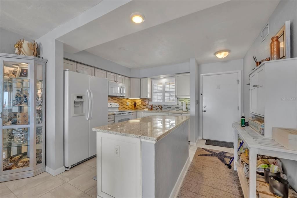 For Sale: $395,000 (2 beds, 2 baths, 1056 Square Feet)