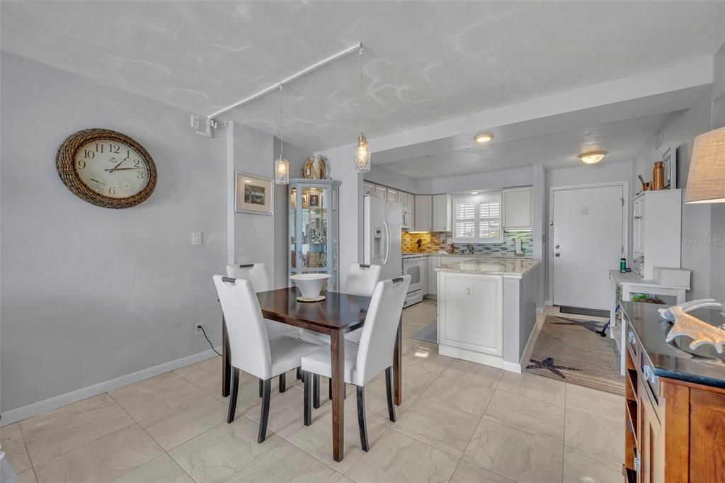 For Sale: $395,000 (2 beds, 2 baths, 1056 Square Feet)