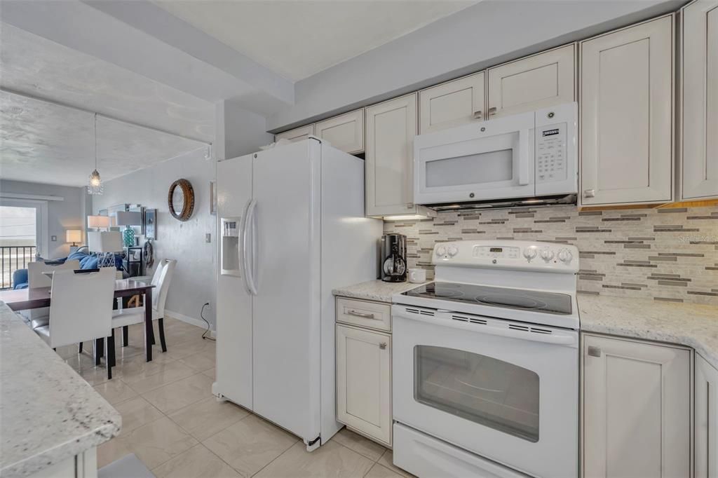 For Sale: $395,000 (2 beds, 2 baths, 1056 Square Feet)