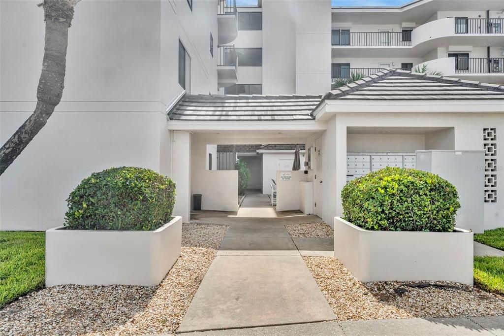 For Sale: $395,000 (2 beds, 2 baths, 1056 Square Feet)