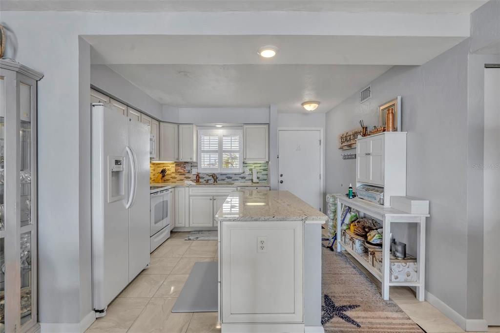 For Sale: $395,000 (2 beds, 2 baths, 1056 Square Feet)