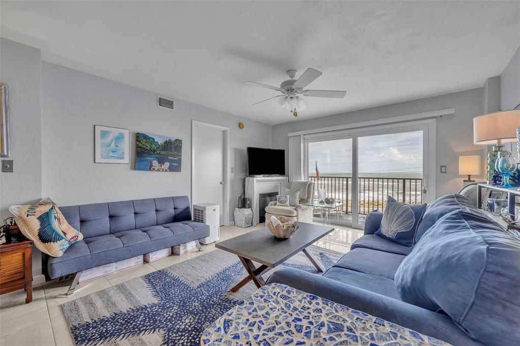 For Sale: $395,000 (2 beds, 2 baths, 1056 Square Feet)