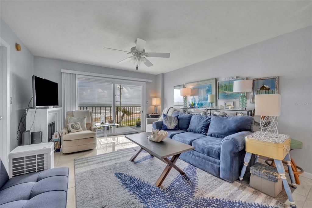 For Sale: $395,000 (2 beds, 2 baths, 1056 Square Feet)