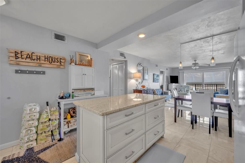 For Sale: $395,000 (2 beds, 2 baths, 1056 Square Feet)