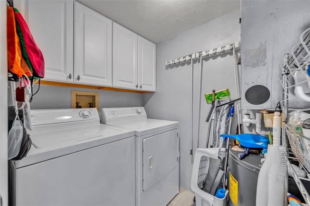 For Sale: $395,000 (2 beds, 2 baths, 1056 Square Feet)