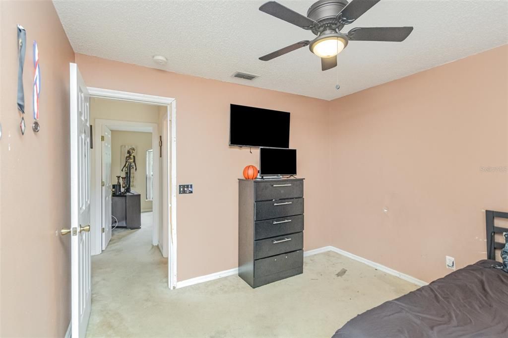 合同活跃: $278,000 (3 贝兹, 2 浴室, 1170 平方英尺)