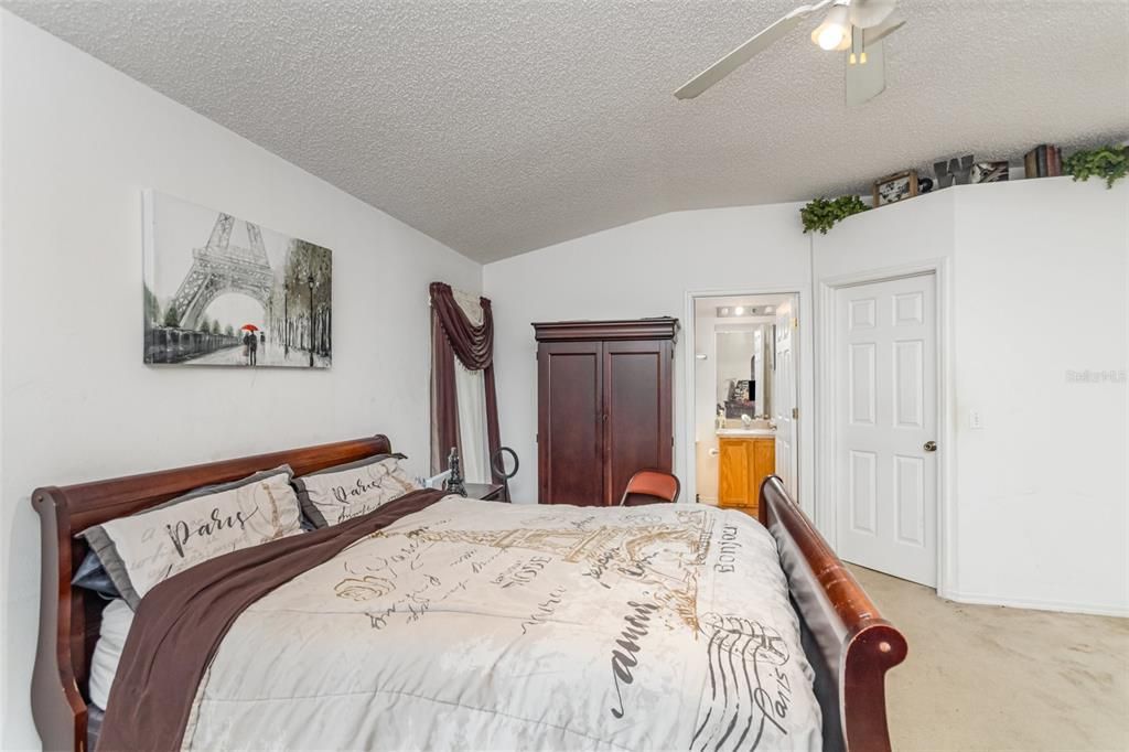 合同活跃: $278,000 (3 贝兹, 2 浴室, 1170 平方英尺)