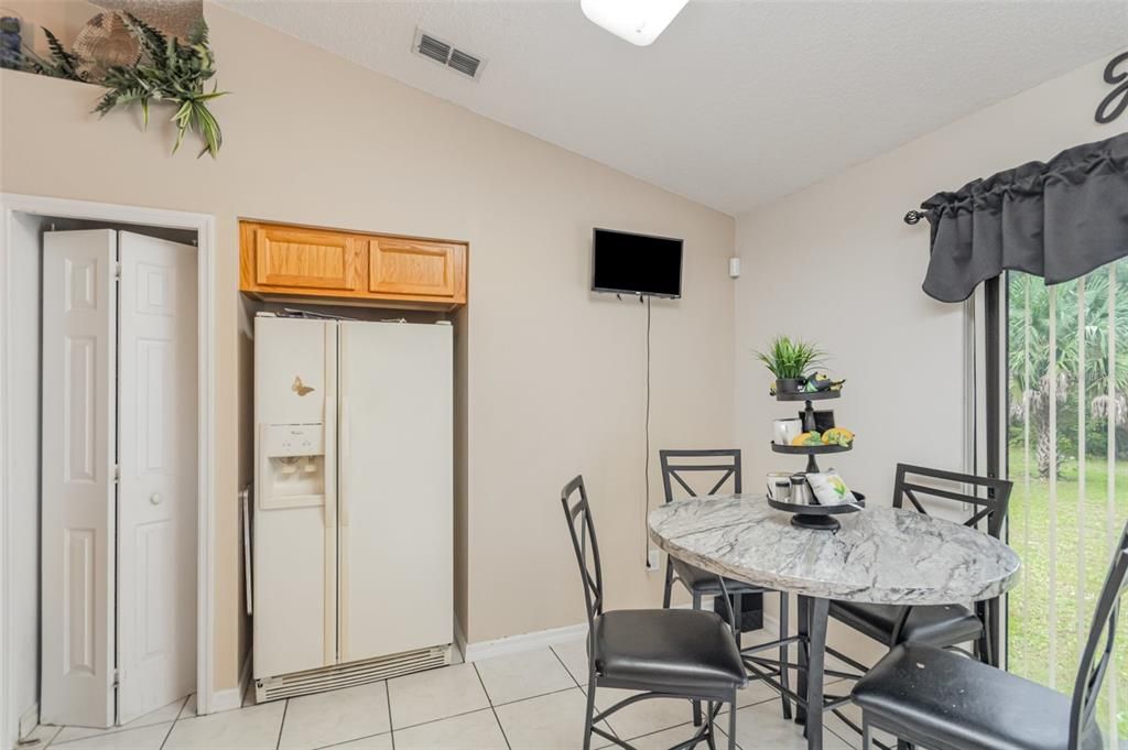 合同活跃: $278,000 (3 贝兹, 2 浴室, 1170 平方英尺)