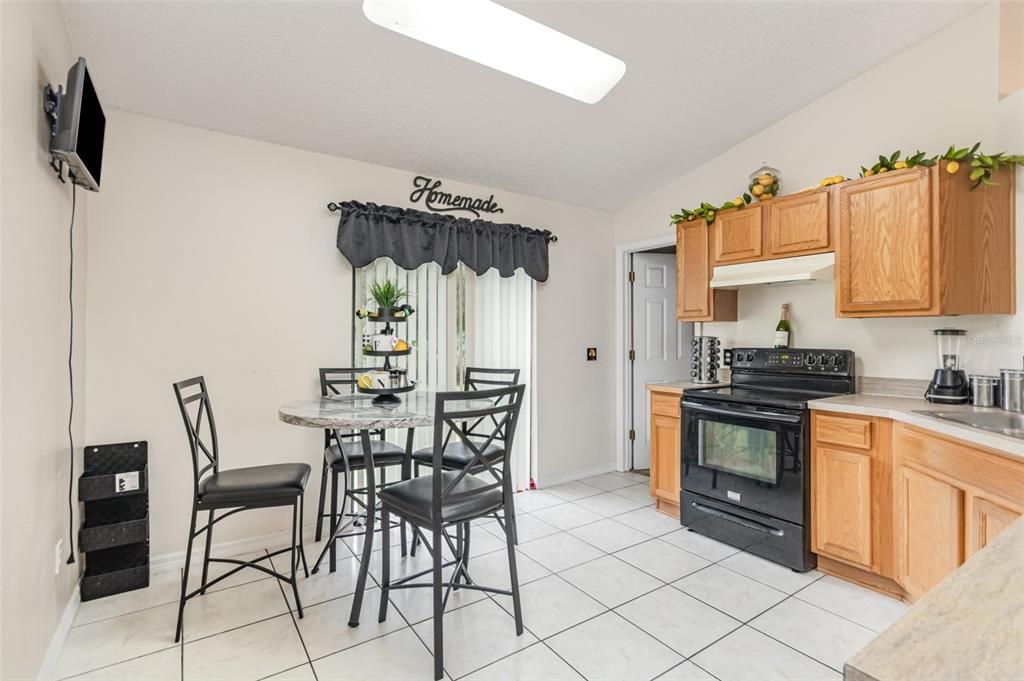 合同活跃: $278,000 (3 贝兹, 2 浴室, 1170 平方英尺)